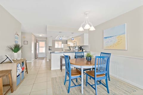 Dinning for 6 w/leaf insert