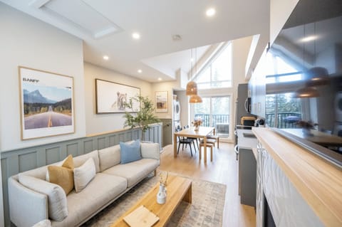 Open concept Living Room and Dinning/ Kitchen area.
