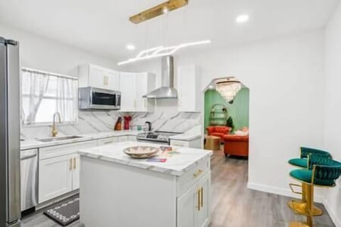 6c5716de 6e30 456d b72c 36f9418d35d7