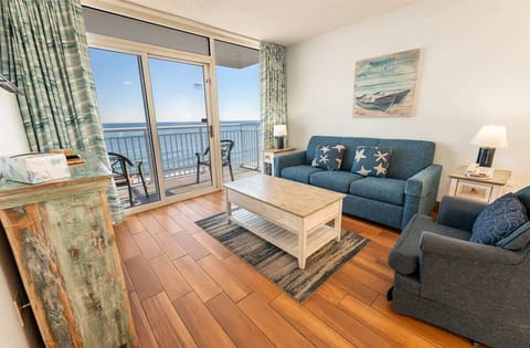 Amazing Living Room with Stunning Views☀️