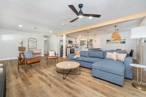 Fold-out couch in living Room