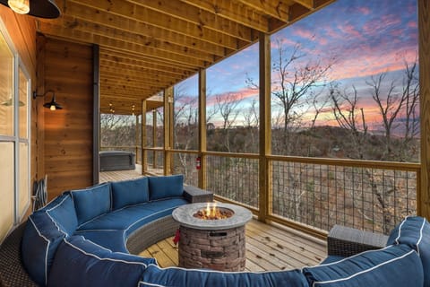 Cabin, 5 Bedrooms | Terrace/patio