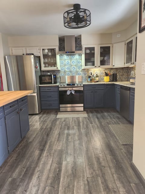 Updated Kitchen, Newer appliances, ceiling fan, electric fireplace