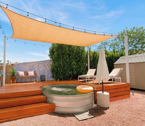 Relax and unwind in our cowboy pool! Sailor shade ready for this summer! ☀️