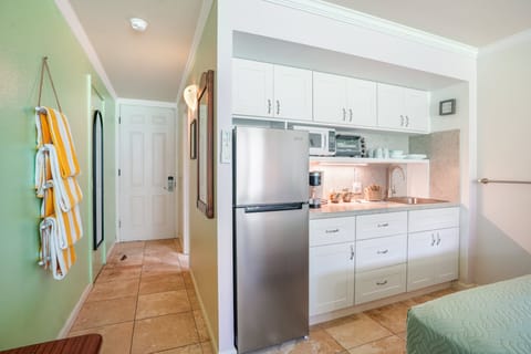 Newly Renovated Kitchenette