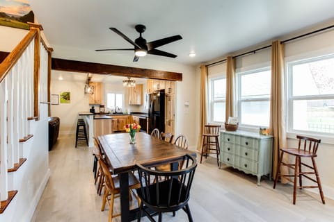 The Farmhouse is perfect for family dinners! The dining table comfortably seats 8, with two additional chairs available along the side of the room. There’s also a high chair stored in the closet and seating for 4 more at the bar.