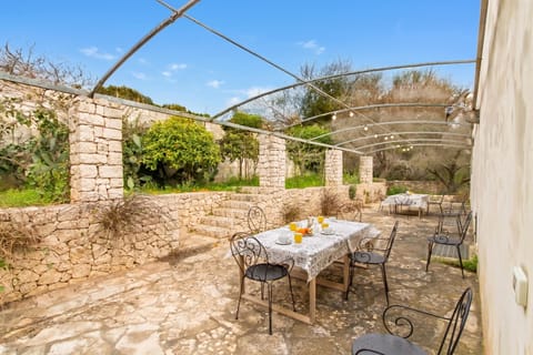 Standard House, 4 Bedrooms, Balcony (Villa Nice Sea View) | Outdoor dining