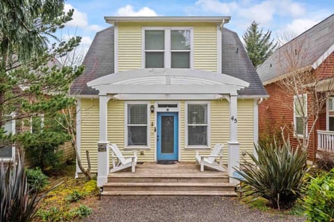 Welcome to Starry Night. We hope we get to host you at this lovely Depoe Bay rental. Please reach out with any questions.