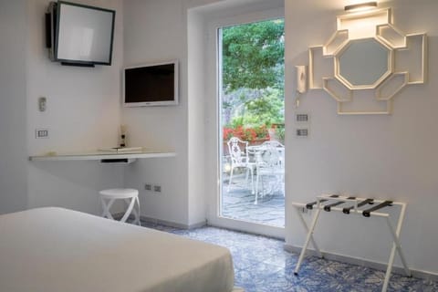 Superior Cottage | 1 bedroom, in-room safe, desk, soundproofing