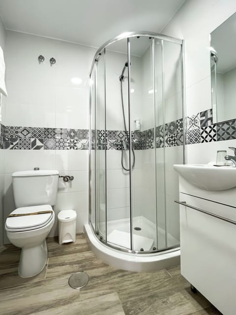 Superior Double Room, Balcony | Bathroom | Shower, hair dryer, towels, soap