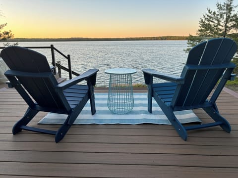 140 feet of lake frontage.. my favorite view 🤩