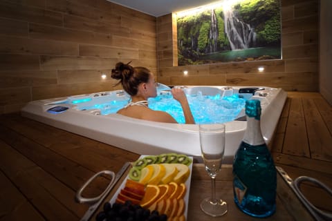 Sauna, hot tub, massages