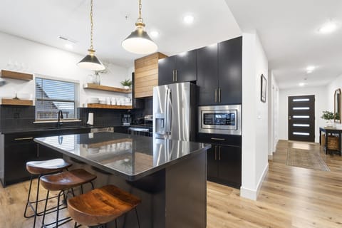 Full Size Kitchen & Home Entry