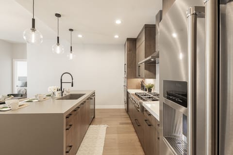 Fully equipped kitchen with all new appliances