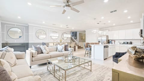 Features of this beautiful cozy home in Windsor Island Resort