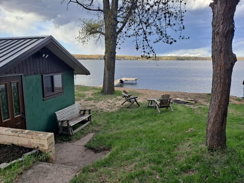 Entrance and view of lake