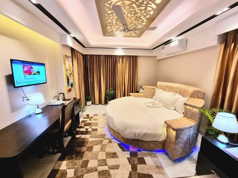 Premium Suite | In-room safe, desk, soundproofing, free WiFi