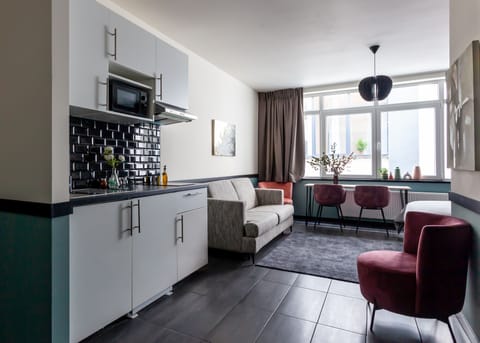 Microwave, stovetop, electric kettle, cookware/dishes/utensils