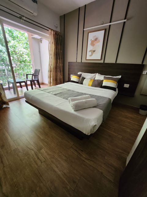 Deluxe Room, Balcony | 1 bedroom, free WiFi, bed sheets