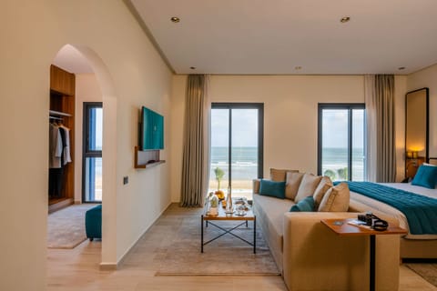 Executive Suite | In-room safe, blackout drapes, soundproofing, free WiFi