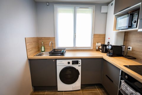 Classic Room | Private kitchen | Shared fridge, microwave, espresso maker, coffee/tea maker