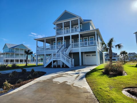 JS Palace. Exquisite new construction home in Pointe West.