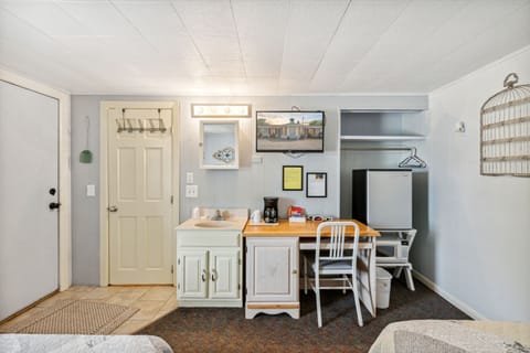 Room, 2 Double Beds | 1 bedroom, free WiFi