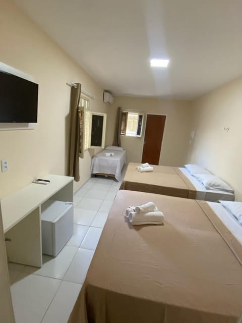 Family Room | Minibar, desk, free WiFi