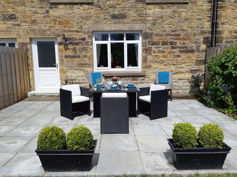 Alfresco Dining.