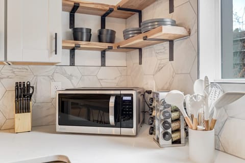 Discover convenience in our fully-equipped kitchen, complete with a stove, oven, microwave, dishwasher, and all the utensils you need. Cook, dine, and enjoy every culinary moment with ease.