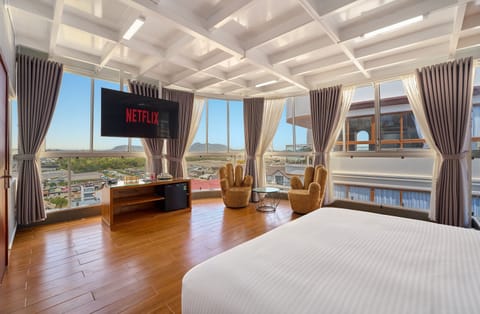 Luxury Double Room | Premium bedding, memory foam beds, free minibar items, in-room safe