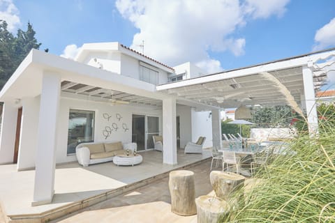 Villa, 5 Bedrooms, Private Pool, Garden View | Outdoor dining