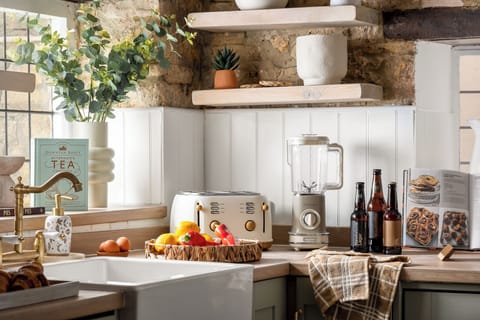 40 - Jasmine Cottage - GL54 2DW - Web