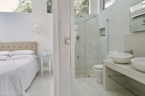 Self-catering unit  | Bathroom | Towels, soap, toilet paper
