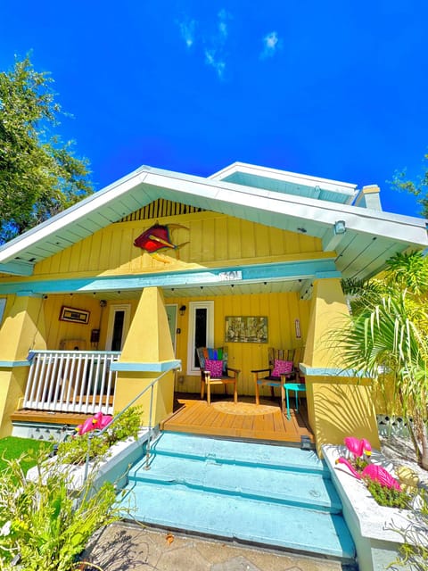 Wide entrance with colorful chairs on Pati