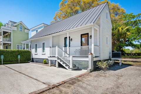 Welcome to your downtown Charleston rental! Explore all things downtown by foot!