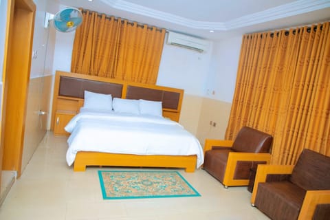 Junior Suite | Desk, laptop workspace, free WiFi