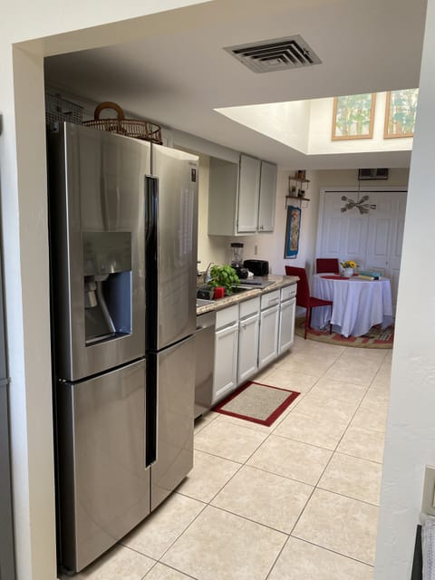 House, 2 Bedrooms | Private kitchen | Fridge, oven, coffee/tea maker, toaster