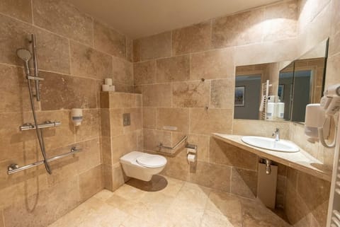 Comfort Quadruple Room | Bathroom | Hair dryer, towels, soap, shampoo