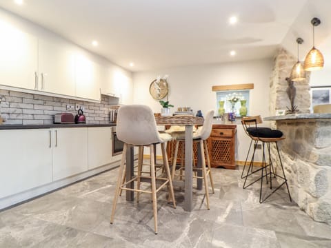 Fridge, dishwasher, electric kettle, toaster