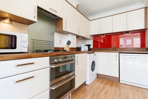 Apartment, Smoking | 4 bedrooms