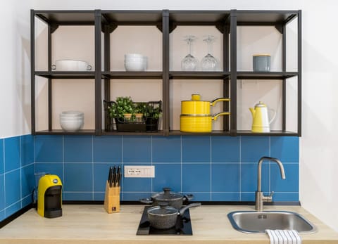 Classic Room | Private kitchen | Fridge, stovetop, coffee/tea maker, cookware/dishes/utensils