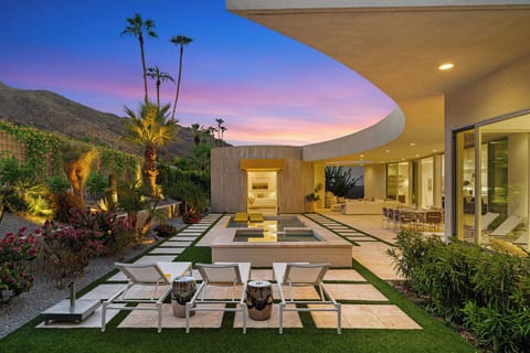 4 bedroom, 4.5 bath in South Palm Springs