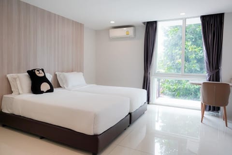 Desk, laptop workspace, free WiFi, bed sheets
