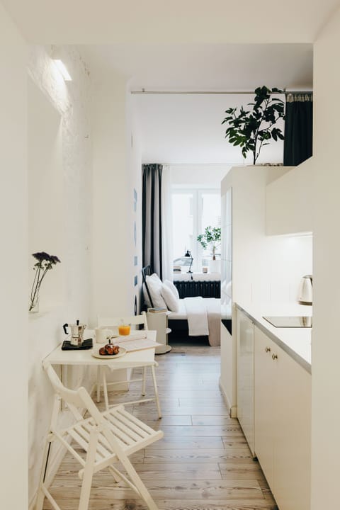 City Apartment, 1 Double Bed, Kitchenette, Courtyard View | Private kitchen | Mini-fridge, microwave, stovetop, coffee/tea maker