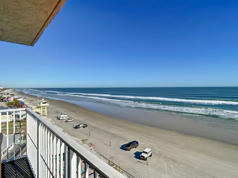 Stunning view of the expansive shoreline, perfect for enjoying the coastal lifestyle.