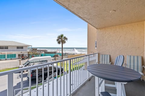Enjoy the serene ocean views from this private balcony, complete with comfortable seating. Perfect for relaxing with a morning coffee or evening drink while taking in the refreshing coastal breeze and beachside atmosphere.