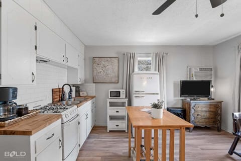 The full kitchen has everything needed to whip up an amazing home-cooked meal!