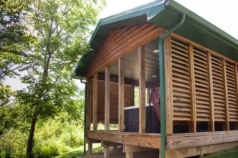 Cabin 2 Exterior