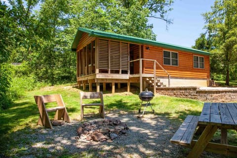 Cabin 6 Exterior